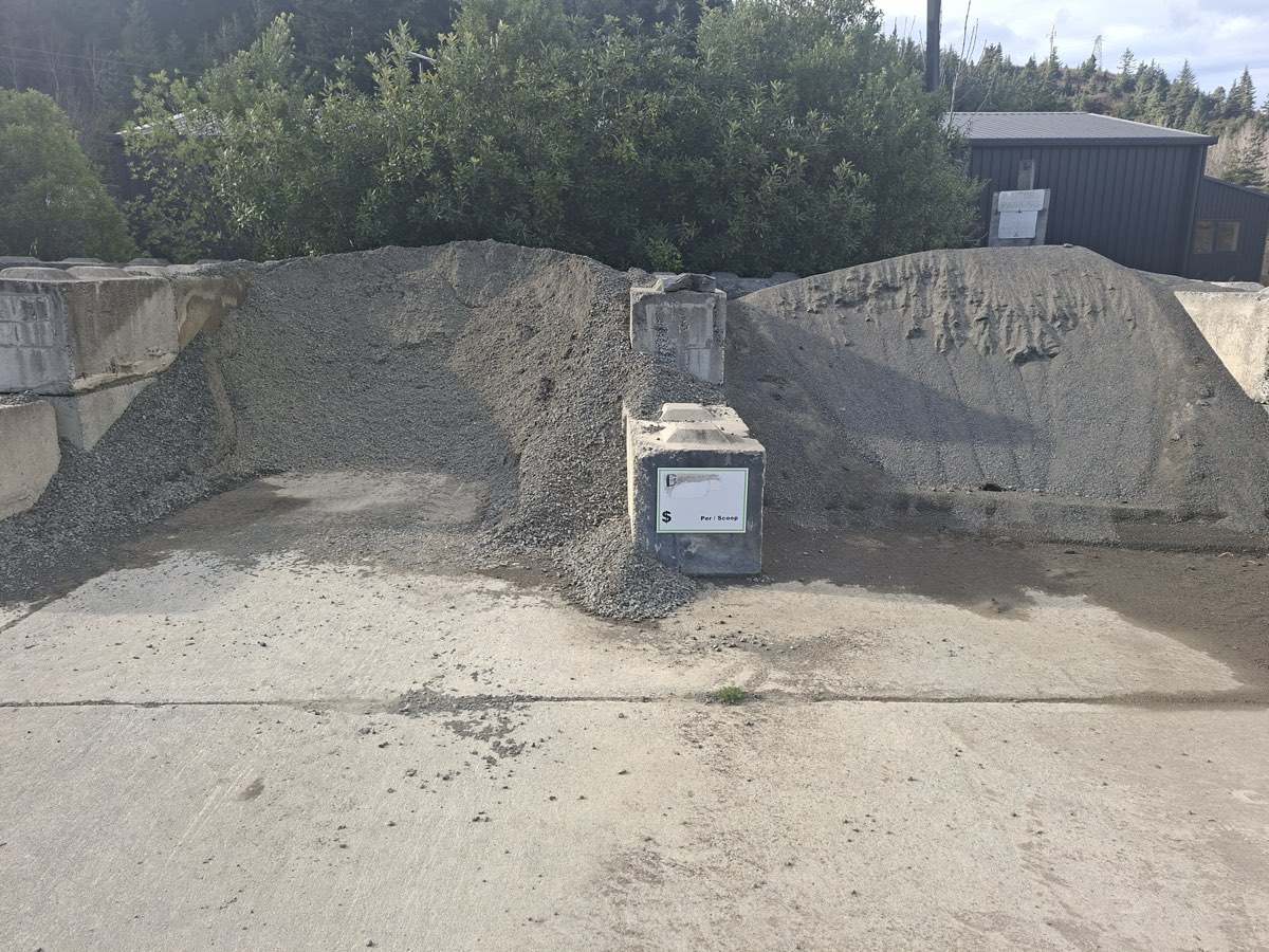 Sand and fine screenings bays